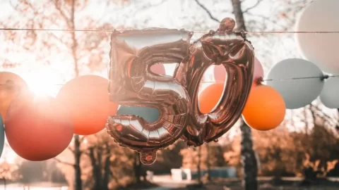 30 textos de cumpleaños para su 50 aniversario: ¡a tu salud!