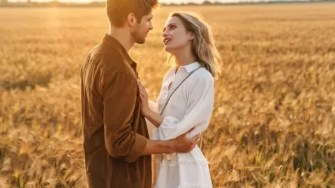 15 Señales de que un hombre Acuario está locamente enamorado de ti