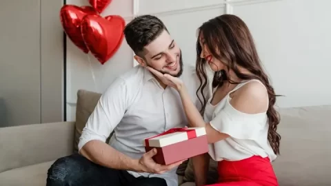 4 años de matrimonio: los 15 regalos perfectos para celebrar el aniversario de bodas de cera