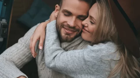 15 Señales de que un hombre Cáncer está locamente enamorado de ti