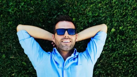 Cuando un hombre piensa en una mujer, ¿está necesariamente enamorado?