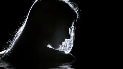 ¿Cómo hacer una limpieza kármica para deshacerse de las vibraciones negativas?