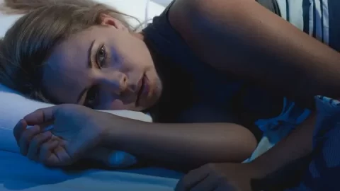 ¿Qué revela soñar con ser engañado sobre tu psique y tus miedos?