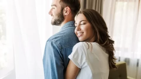 ¿Cómo tranquilizar a un hombre que tiene miedo de amar? Estas son las 10 técnicas