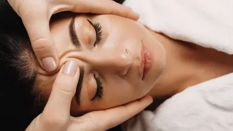 Antiarrugas naturales: este es EL masaje facial que te rejuvenecerá