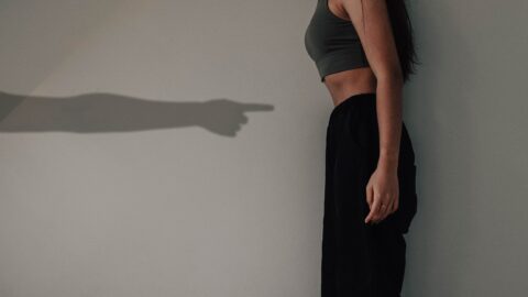 ¿Cuál es el punto débil del manipulador y cómo puede utilizarse en su contra?