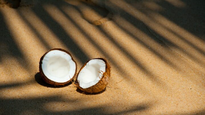 ¿Cuáles son los beneficios del aceite de coco para el cabello?