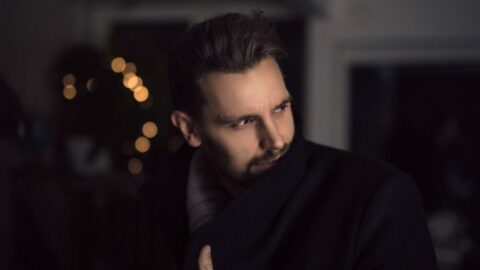 7 Señales de que está enamorado de ti, aunque no lo diga