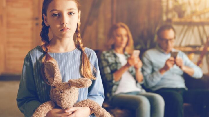 ¿Recibiste suficiente amor de niño? 10 comportamientos que demuestran que no fue así.