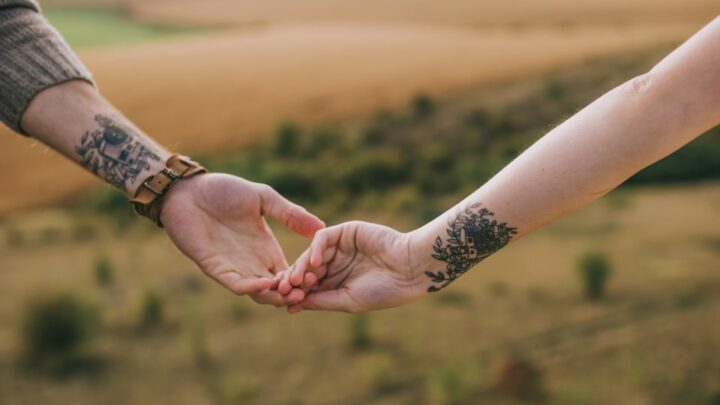 Tendencia: 22 ideas de tatuajes de manos para mujeres