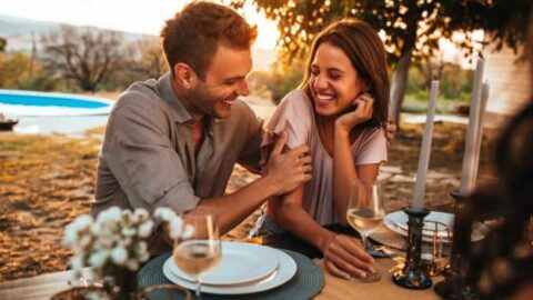 Aquí tienes 4 trucos psicológicos para que se obsesione contigo
