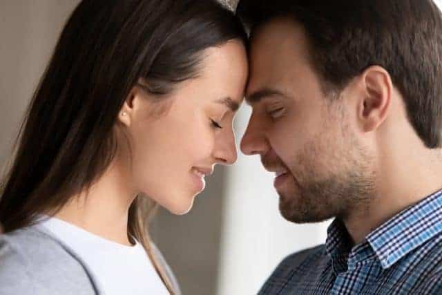 6 Wege, wie eine Beziehung stressige Zeiten überstehen kann