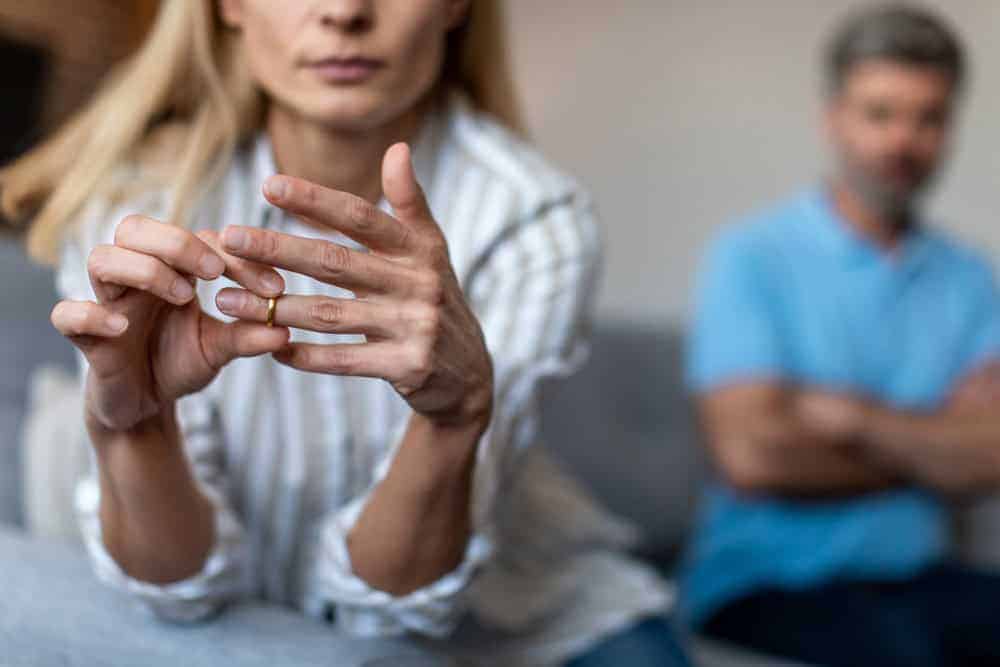 La guía completa para sobrevivir: ¡15 consejos importantes que debes tener en cuenta antes de divorciarte de un narcisista!