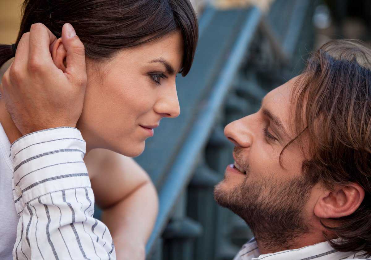 Cuando un hombre está interesado en una mujer: 25 señales