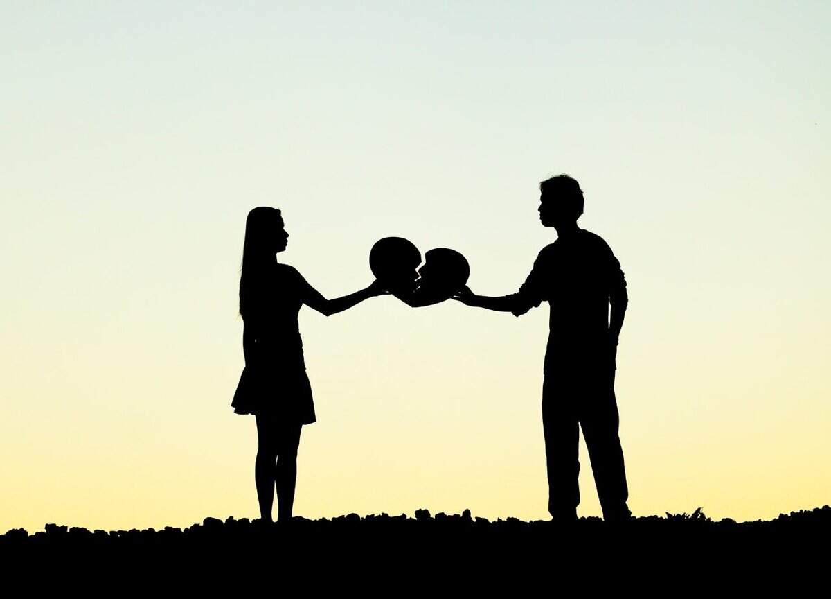 Die 7 Arten, auf die sich Widder und Skorpion immens zueinander hingezogen fühlen