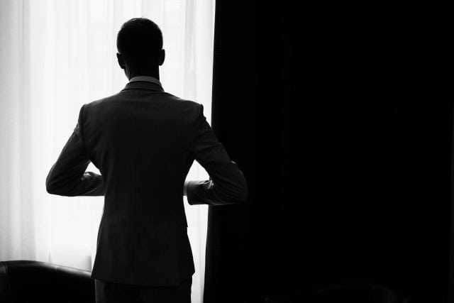 Wenn Männer keine körperliche Nähe wollen, sind sie vielleicht mit der Arbeit beschäftigt